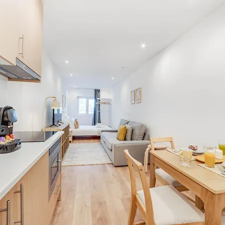 Blue Charm - Campolide * Lisboa