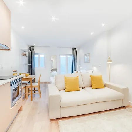 Blue Charm - Campolide Apartman