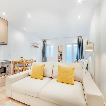 Blue Charm - Campolide * 리스본