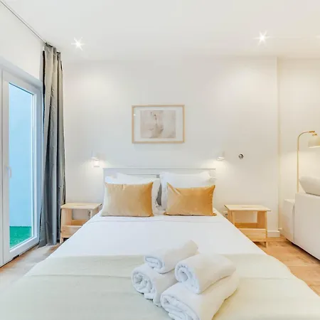 Blue Charm - Campolide * Lizbona