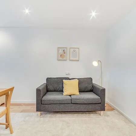 Blue Charm - Campolide 리스본