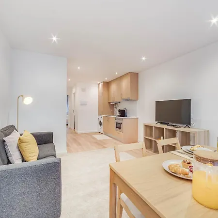 Blue Charm - Campolide Lizbona