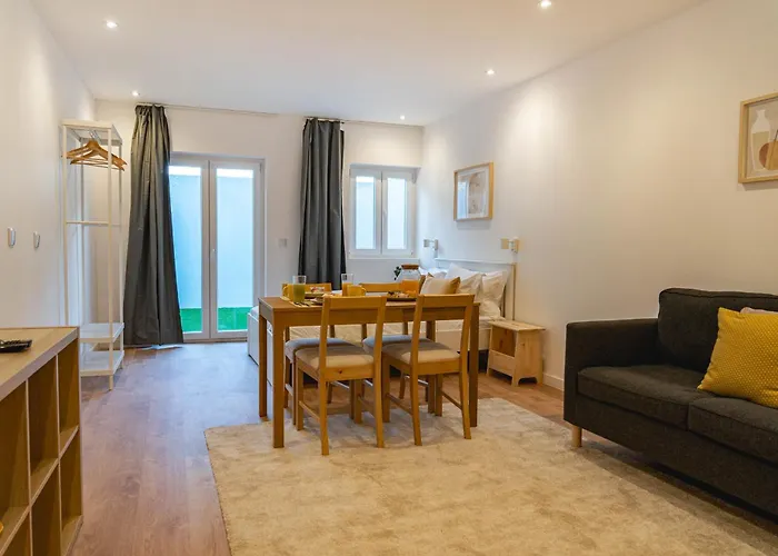 Blue Charm - Campolide Apartment *